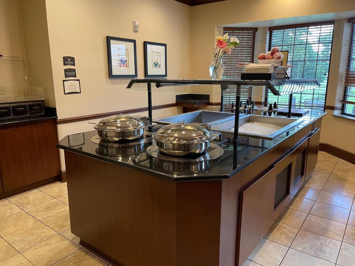 Staybridge Suites Milwaukee West-Oconomowoc By Ihg Luaran gambar