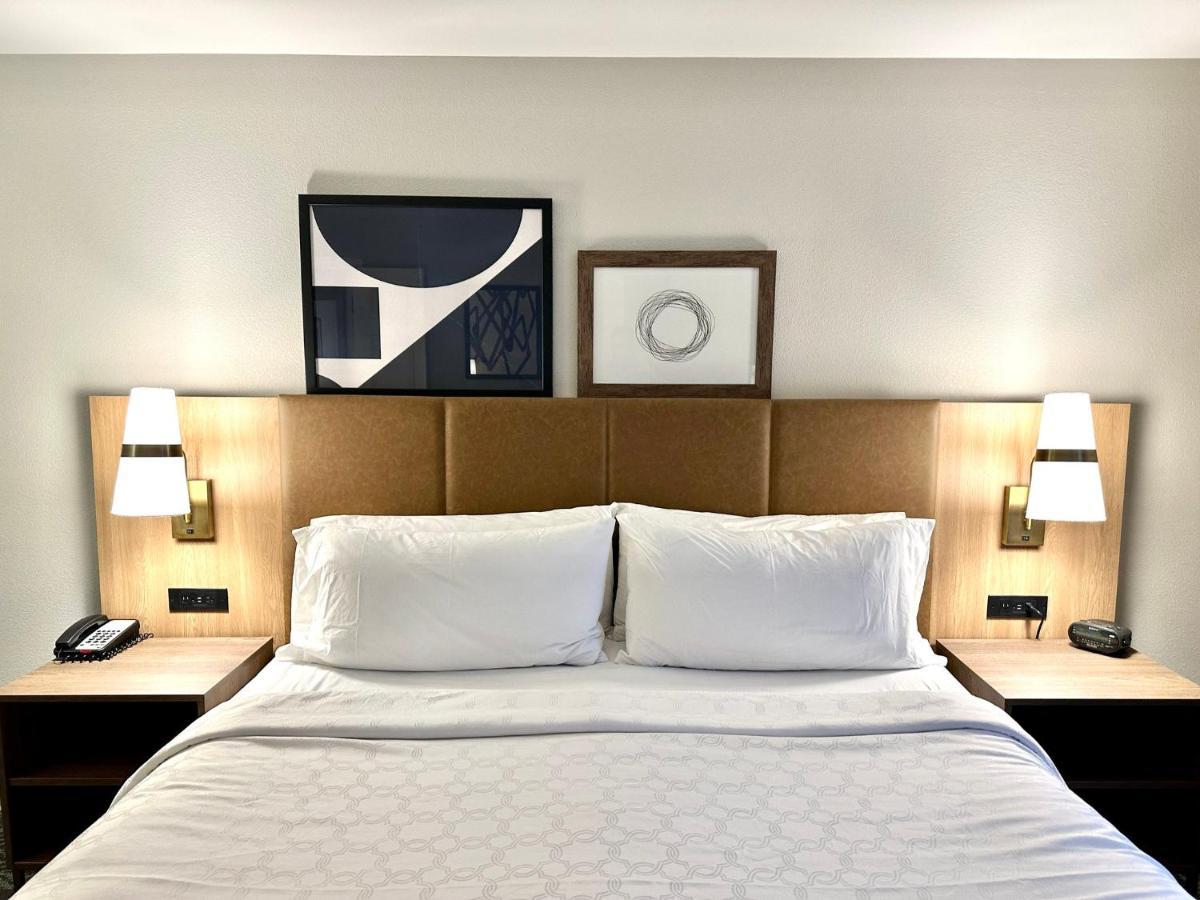 Staybridge Suites Milwaukee West-Oconomowoc By Ihg Luaran gambar